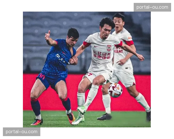 实时：上海申花对阵长春亚泰比赛因主裁判通讯中断中断五分钟